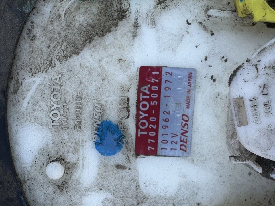 2010 LEXUS LS460 GAS FUEL PUMP WITH SENDING UNIT 77020-50071 - Image 3 of 4