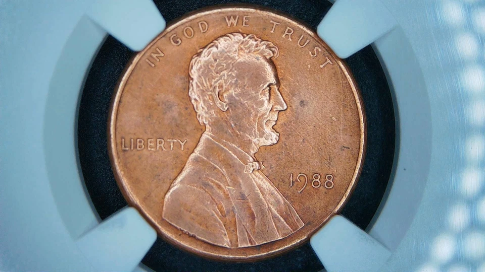 1988 Lincoln Memorial **Rare Flared "G"** ((Reverse Of 1989)) NGC Unc. Detail - Image 4 of 4