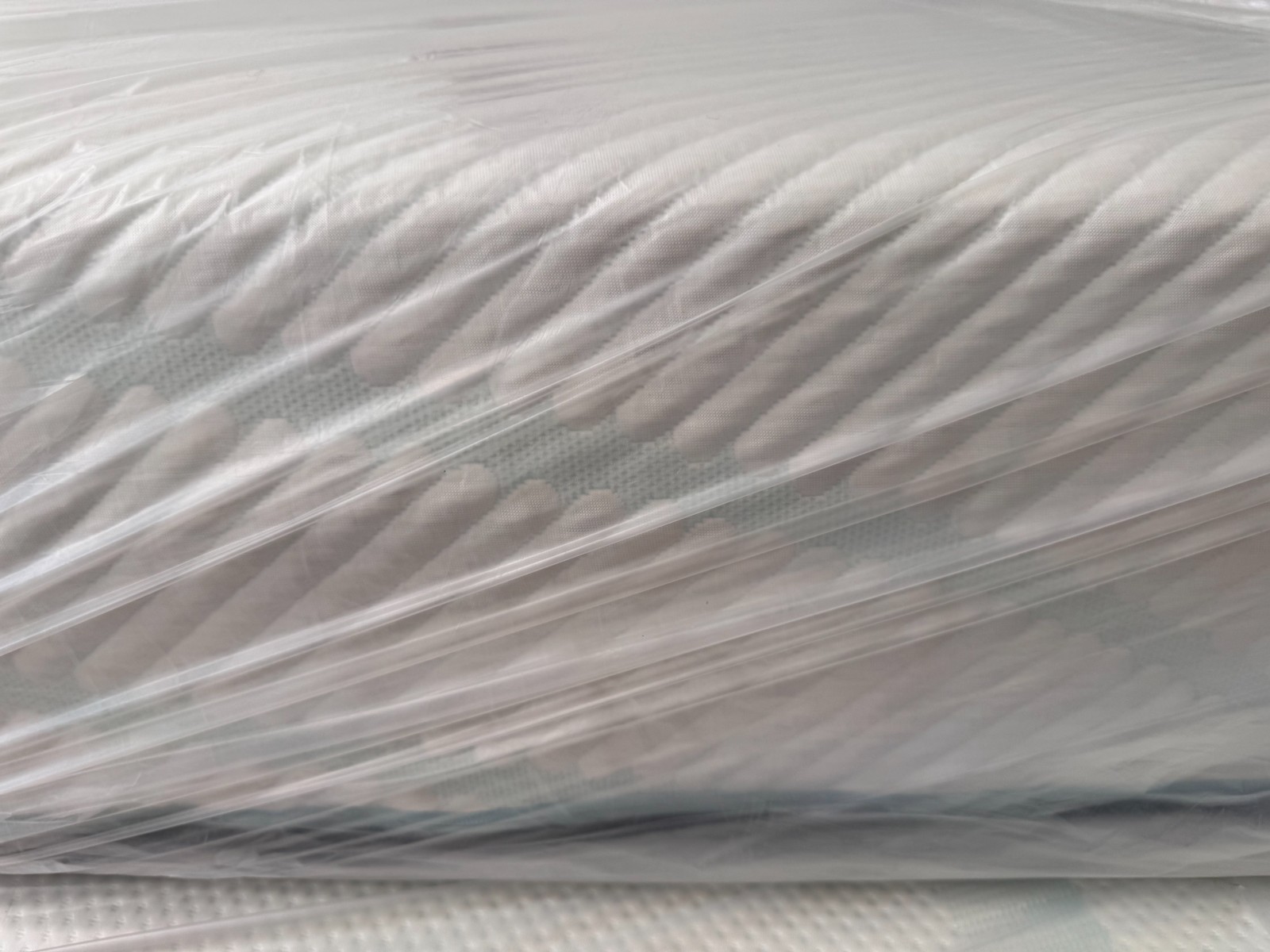 Tempur-pedic mattress Pro Adapt Medium Contour   Twin XL 84" ex-display.