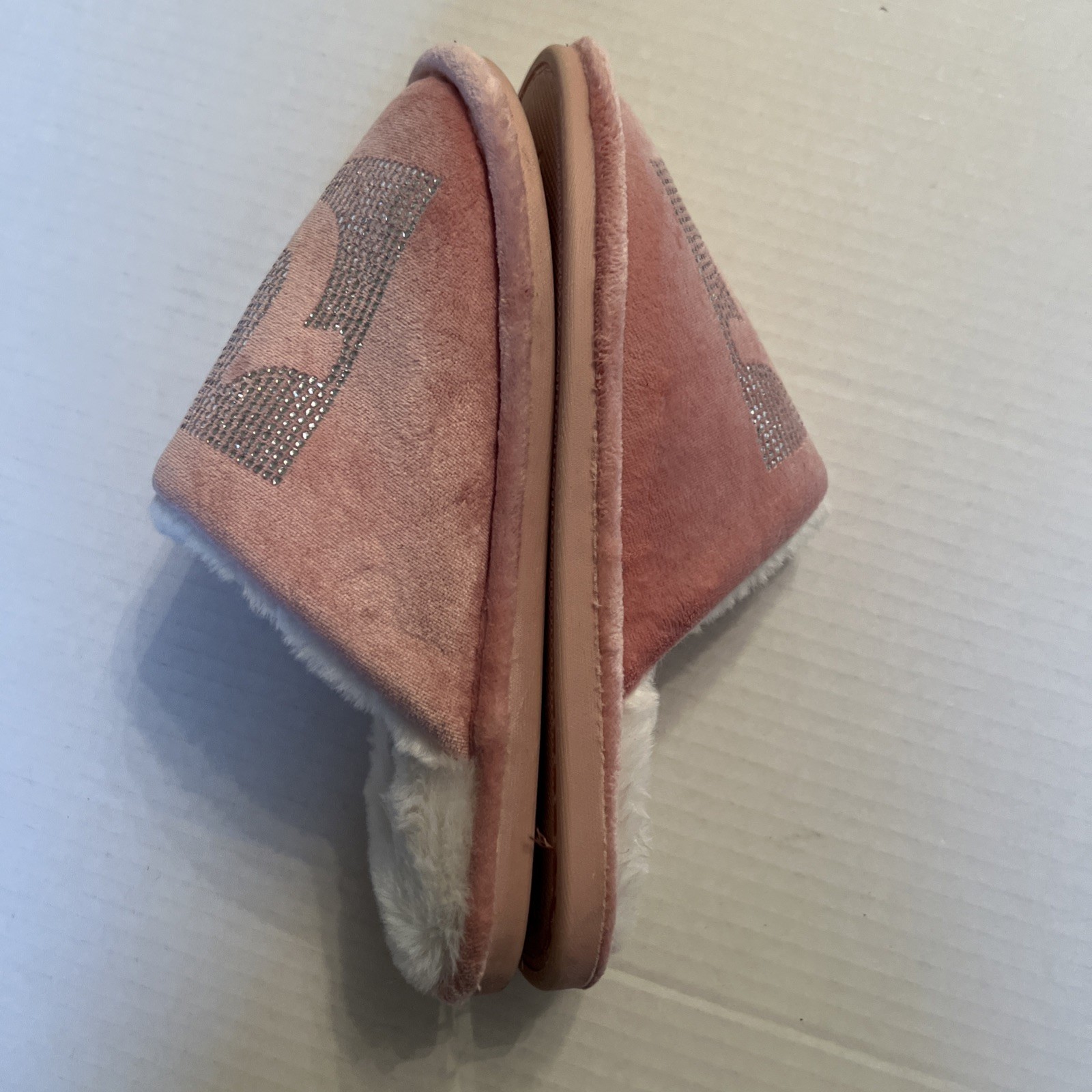 True Religion Sz S ( 5-6 ) Pink Slide Slipper Sandals Faux Fur   thumbnail 3