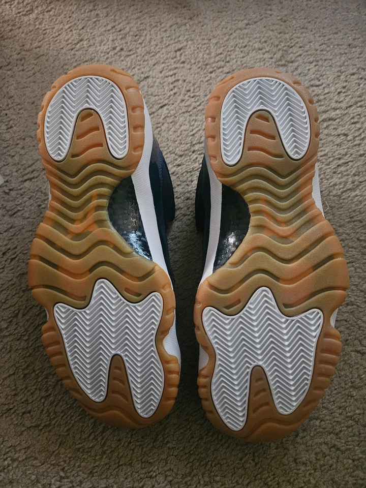 NUEVO Air Jordan 11 Retro Bajo 'Navy Gum' | DEADSTOCK Foto 4 de 4