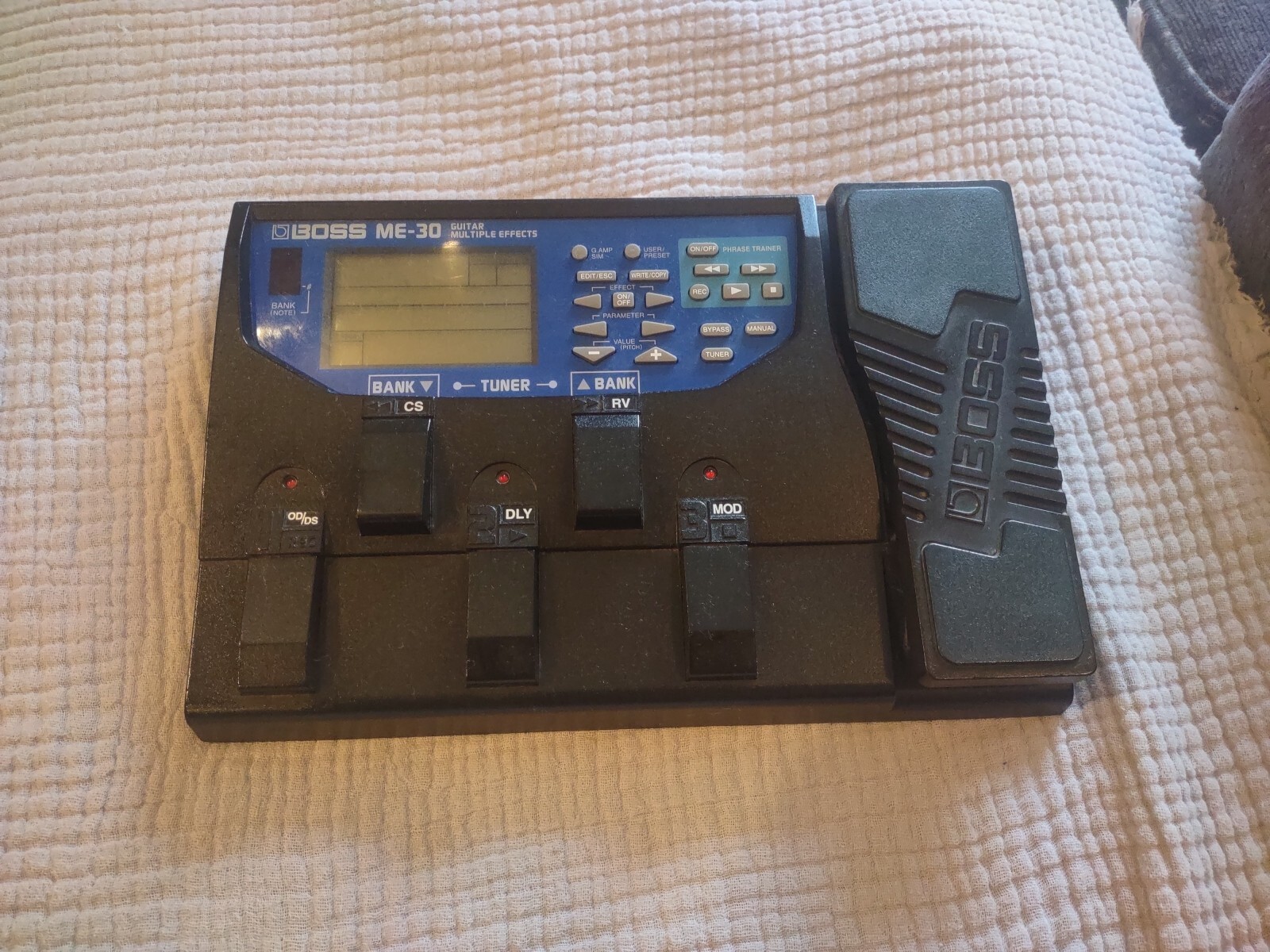 Boss ME30 Guitar Multiple Effects Peddle Blue And Black With Wah Pedal