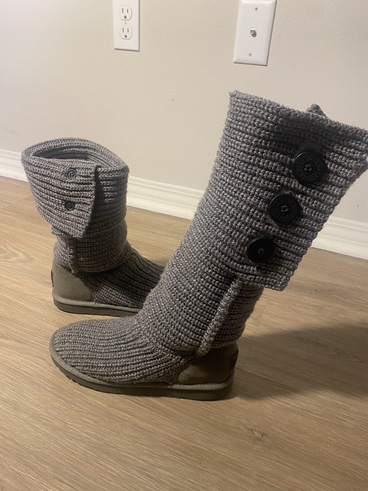 UGG 5819 womens size 7 Australia  Cardy  Classic Knit Tall sweater boots gray