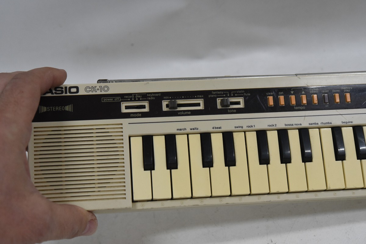 Casio CK-10☆美品中古☆状態良好☆AM/FMラジオ付き☆激レア希少☆ Casio CK-10 Electronic Keyboard Synthesizer with Radio