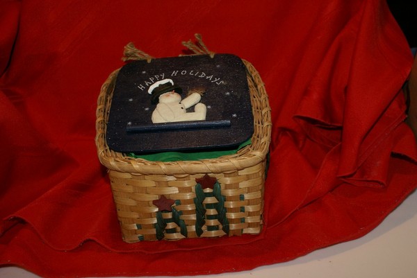 CMI HENTON CANASTA DE NAVIDAD SERVILLETERO FELICES FIESTAS MUÑECO DE NIEVE SERVILLETAS COMPLETAS