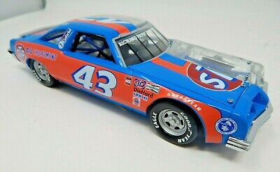 Franklin Mint NASCAR Richard Petty #43 SEE-THRU 77 Olds Cutlass Cutaway 1:24 Franklin Mint NASCAR Richard Petty #43 SEE-THRU 77 Olds Cutlass Cutaway 1:24