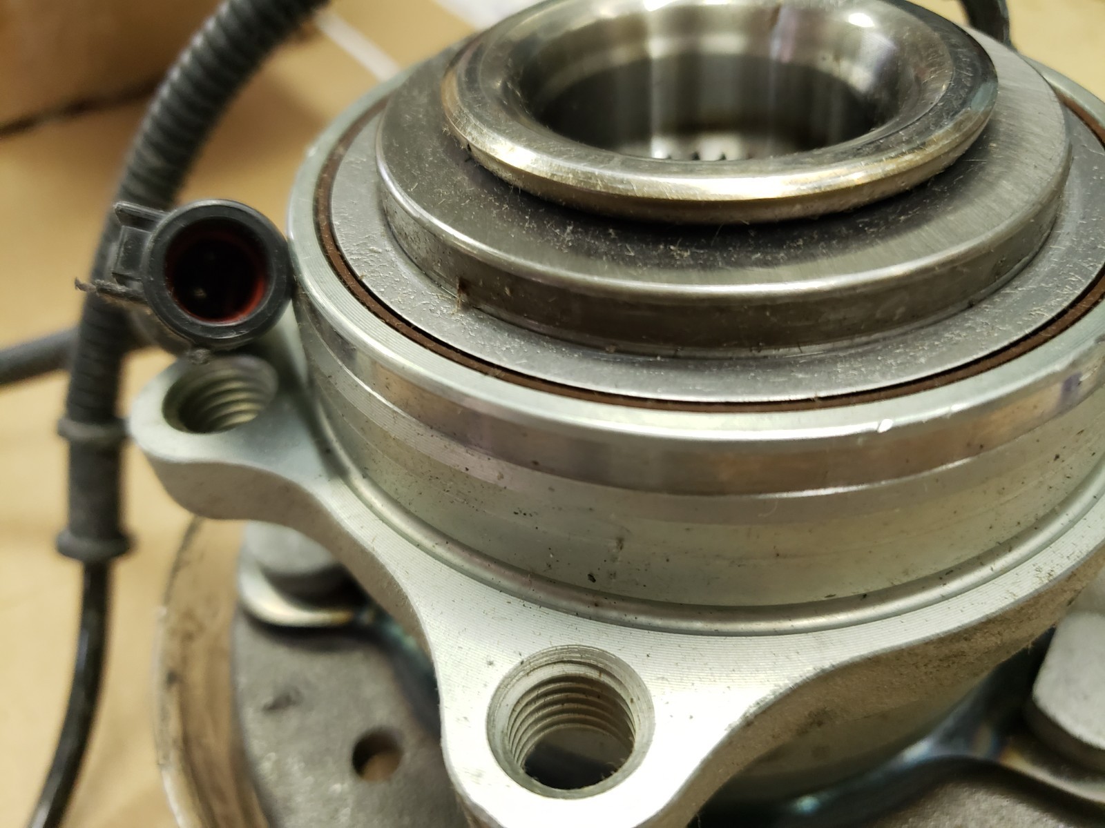 NEW/OLD Stock 2005/06 Ford GT Wheel Hub Assembly- 4G7V-1104-AA