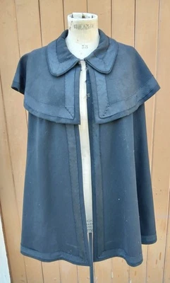 Ancien vêtement de femme, veste, Capeline,Cape fin XIXe siècle, Napoléon III  - Photo 1/4