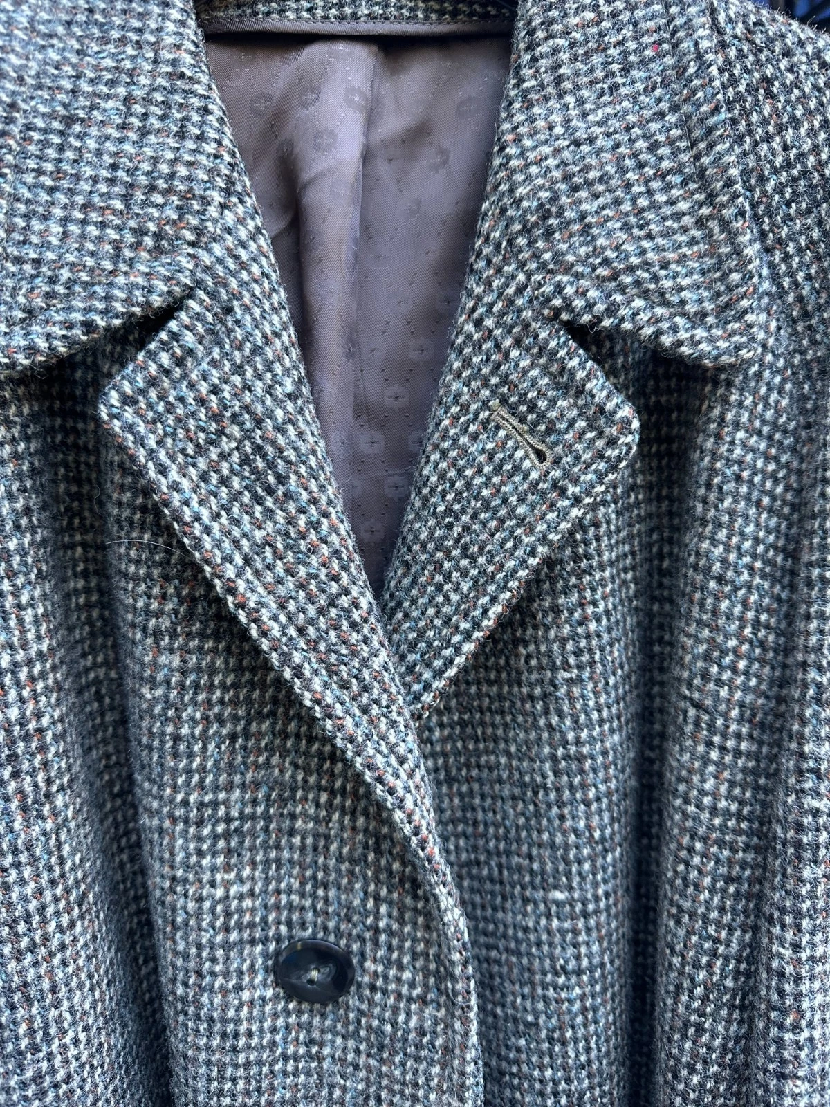 Vintage Men's Harris Tweed Overcoat. L/XL image 3