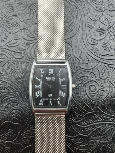 BLACK  DIAL  Vintage Seiko Slim Quartz Men’s  Wrist Watch