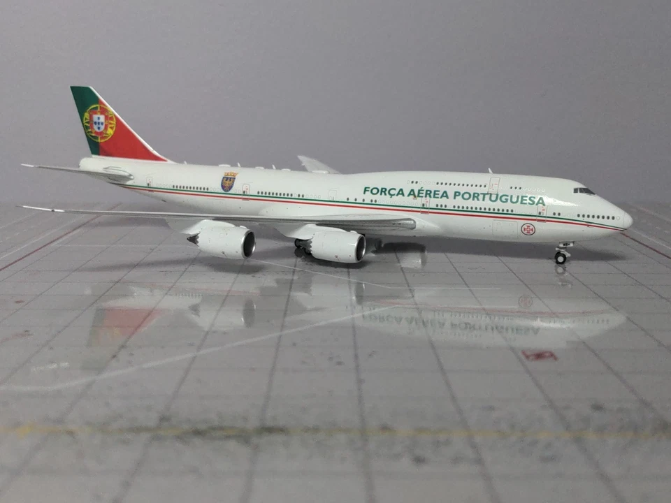 1:400 JC CUSTOM PORTUGUESE AIR FORCE B747-8 - Image 3 of 4