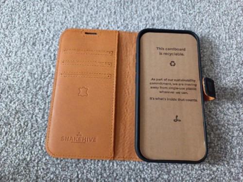 Snakehive iPhone 16 Pro Premium Leather Wallet Case with Card Slots Black - 第 3/4 張圖片