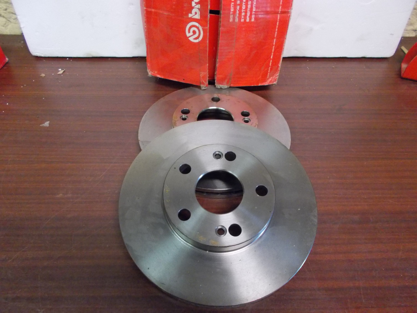 Disques de frein Brembo 186305 ventilés la qualité d'origine pour Safrane et Laguna