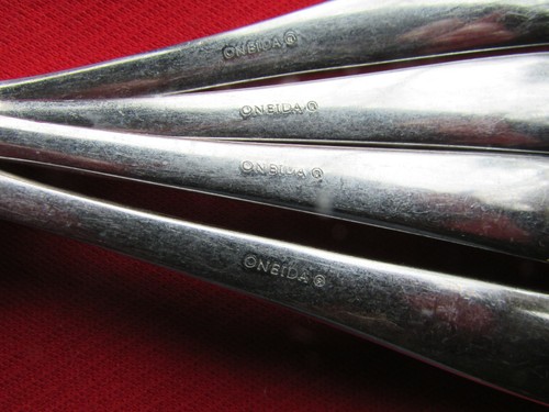 MODA Pattern Shinny Dinner Knives By Oneida Stainless Last Items - Picture 6 of 17