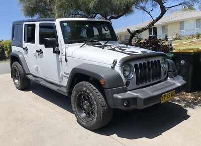 2013 Jeep Wrangler Unlimited Sport 4x4 5 Sp Automatic 4d Sof