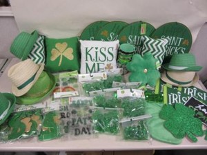 44 Piece St Patrick S Day Party Decorations Lot Pillows Hats