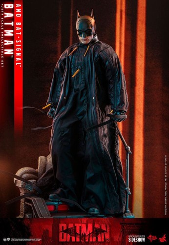 Batman and Bat-Signal Collectible Set by Hot Toys Sideshow - Picture 6 of 9