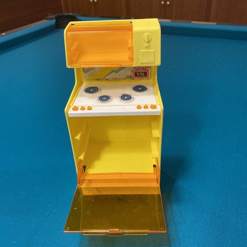 Vintage 1978 Barbie Dream House Furniture  Yellow Stove & Microwave Mattel Retro - Picture 2 of 7