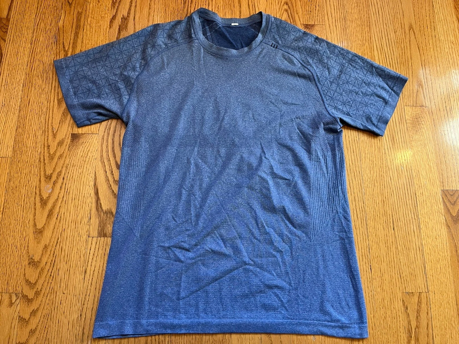 Lululemon T-SHIRT Mens Medium Blue Heather Short Sleeve M Workout Running Tech
Opens in a new window
