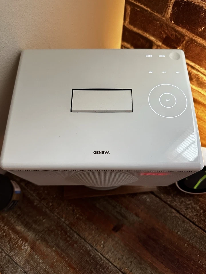 🎶 🔊Geneva 型号 S – 白色(带原装支架和蓝牙适配器) — 第 3/4 张图片