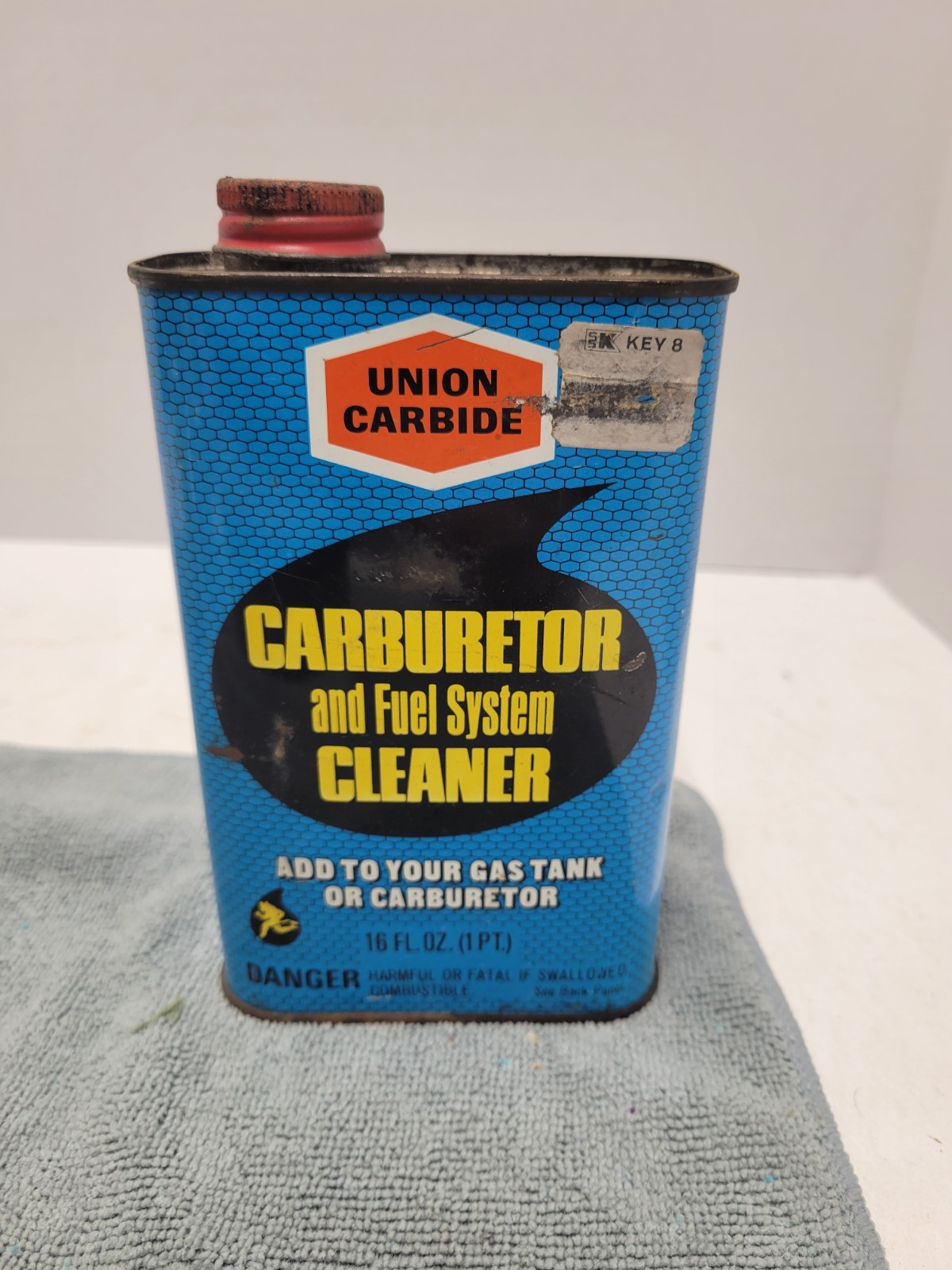 Vintage Union Carbide 16 Oz Carburetor Fuel System Cleaner Empty Can