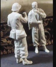 1/35 Resin US 2 Soldiers Wounded Unpainted Unassembled a037