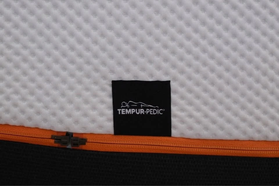 Colchón Tempur-Pedic LuxeAdapt Firm King - Poco Uso Foto 2 de 4