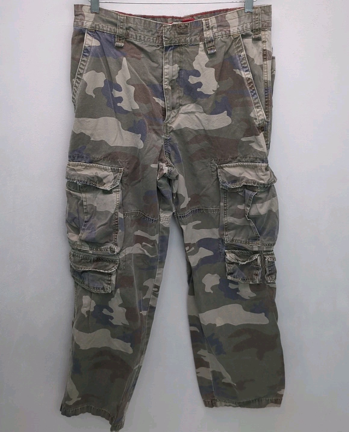 Men's 32x30 Camo Cargo Pants with Utility Pockets