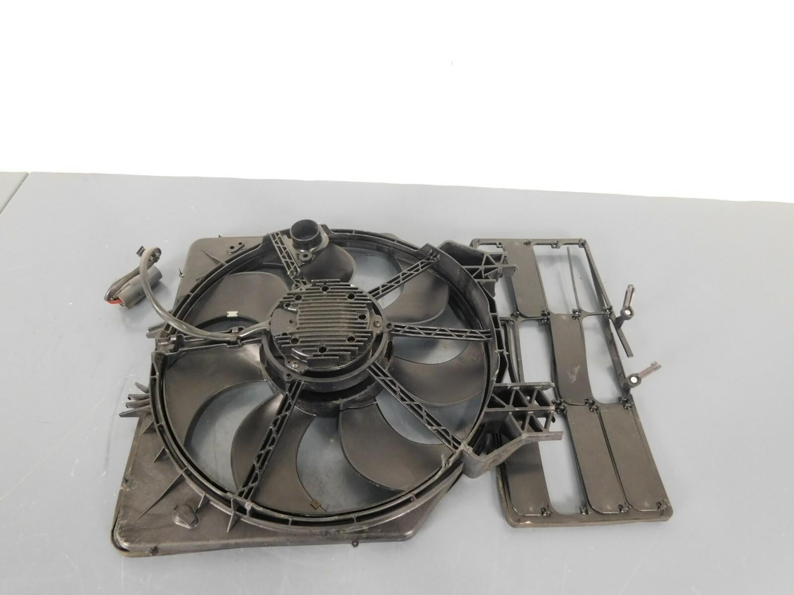 2017 18 19 20 McLaren 570S 570 Left Rear Radiator Fan - Damaged #3207 A10