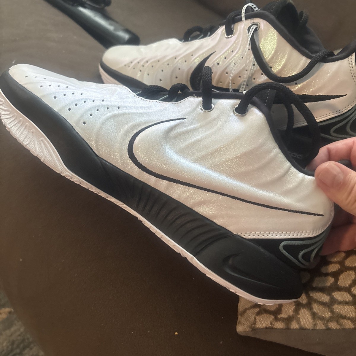 Nike LeBron 21 Conchiolin White Black Basketball Retro  display picture 1