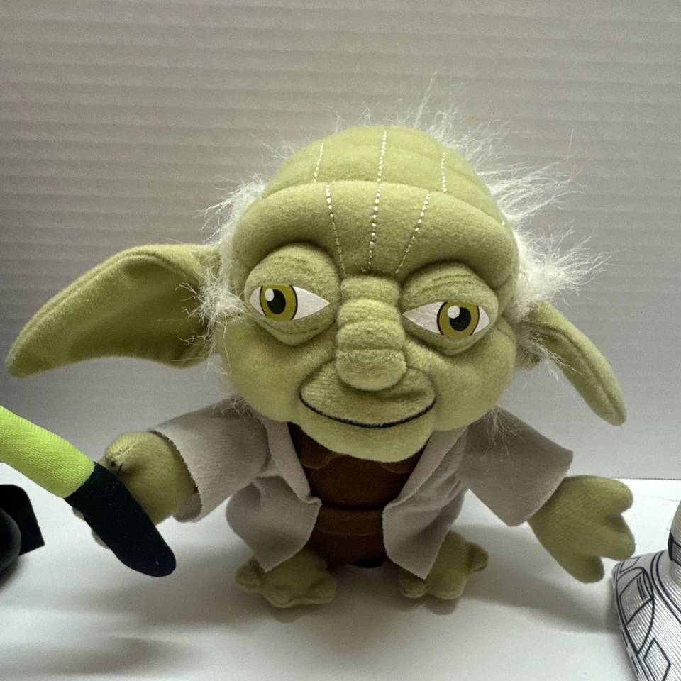 星球大战毛绒 - 尤达、达斯·维德、R2D2 迪士尼卢卡斯电影有限公司收藏品 8 英寸 — 第 3/4 张图片