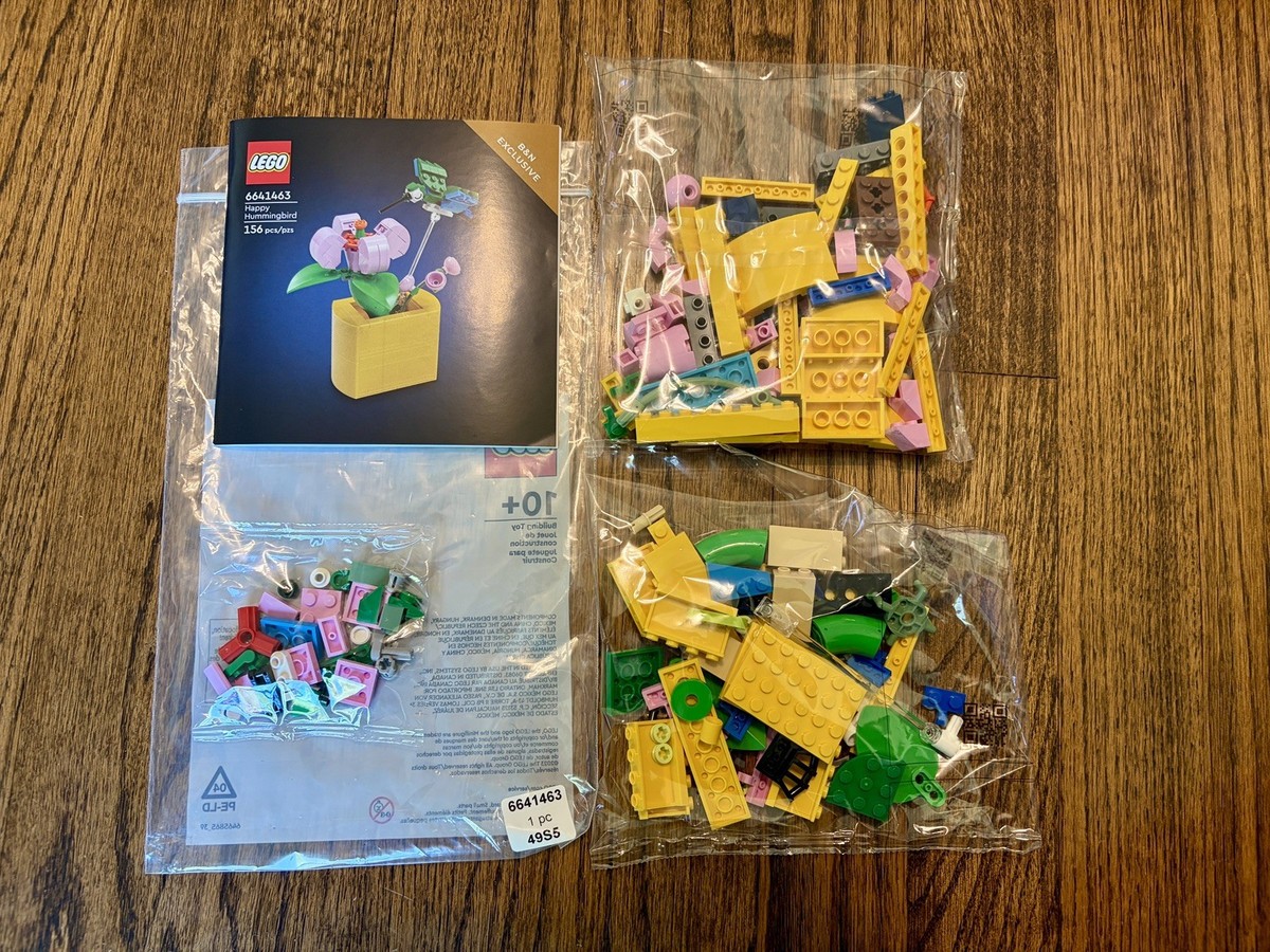 LEGO 6641463 - Happy Hummingbird - Barnes & Noble Exclusive Build