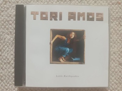 TORI AMOS - LITTLE EARTHQUAKES - CD -12 Tracks -1992-CD hat ganz leichte Kratzer