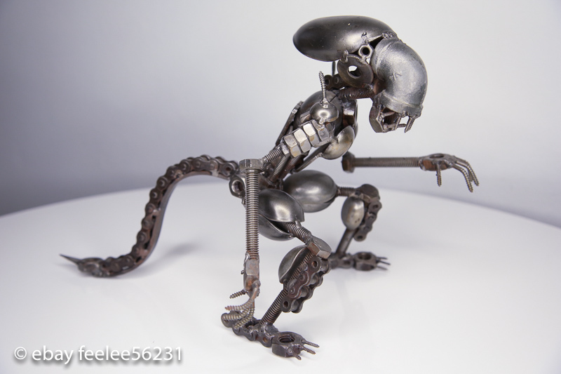 メタルアート エイリアン Alien エイリアン戦士が這うリサイクルスクラップメタルアート彫刻