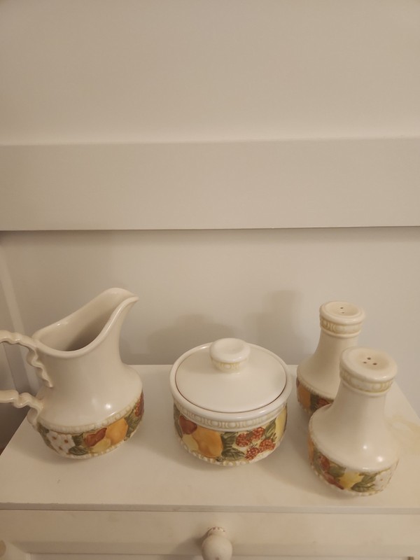 Poppytrail By Metlox Della Robbia Creamer & Sugar Bowl Set And Shakers 