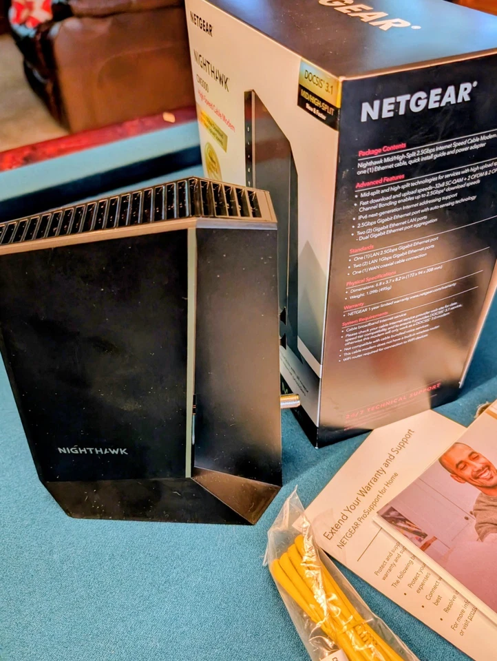 Módem por cable NETGEAR Nighthawk CM3000 de alta velocidad de 2,5 Gbps Foto 3 de 3