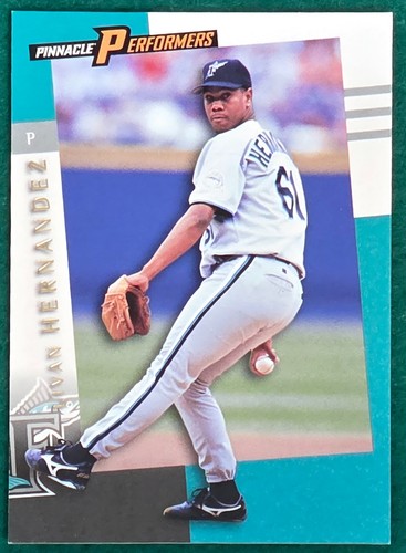 1998 Pinnacle Performers Livan Hernandez #111 card