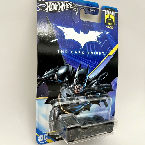 Hot Wheels Batman a tema 2024 mix 4 film Batman Batmobile Cavaliere Oscuro in mano - Foto 3 di 6