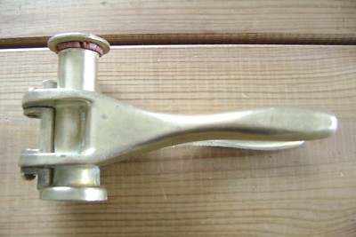 Ancienne Bouchonneuse SANBRI Vintage - Aluminium Argenté (France) "dans Son Jus"