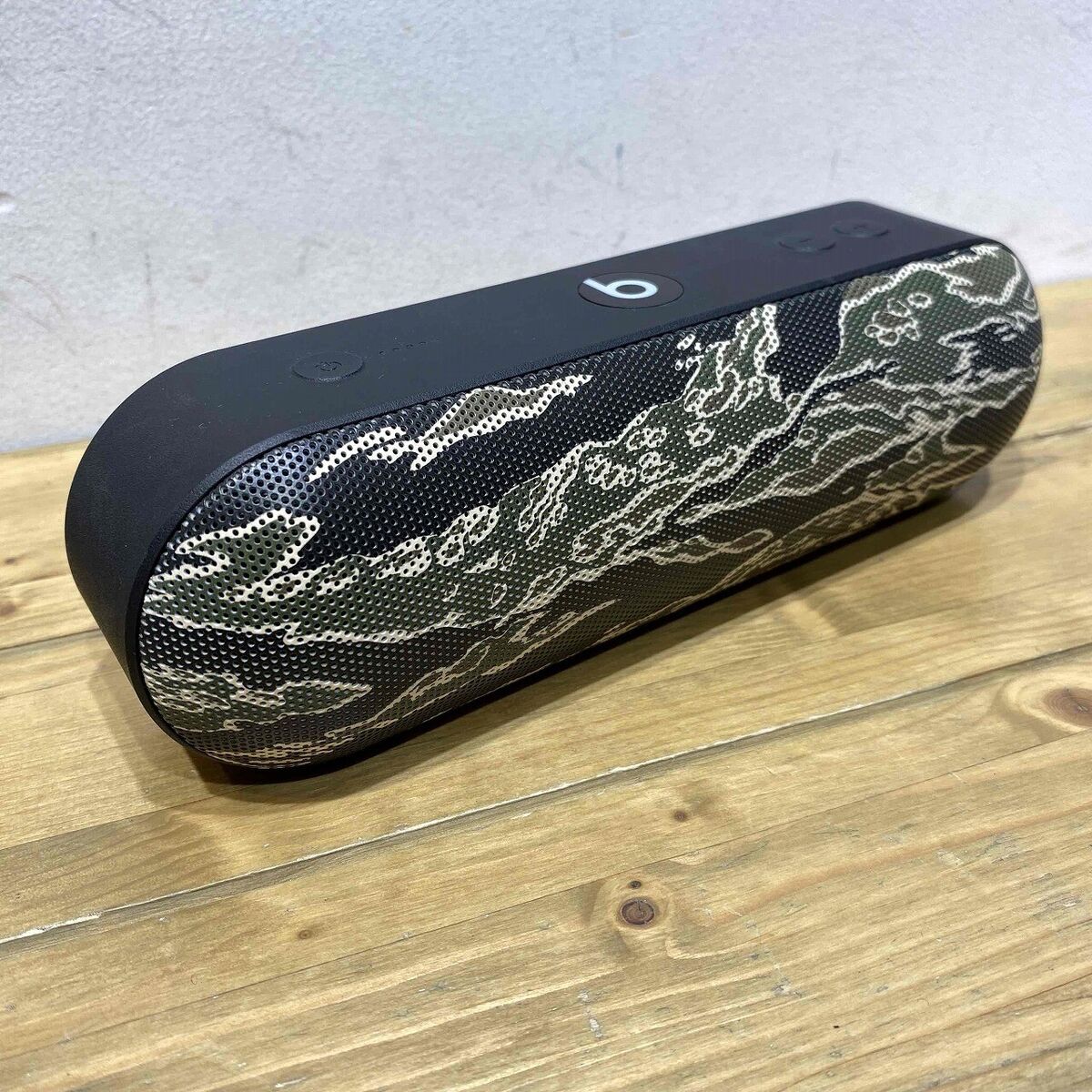 Beats Pill + Plus Undefeated collaboration model Wireless Beats Pill + Plus Undefeated collaboration model Wireless