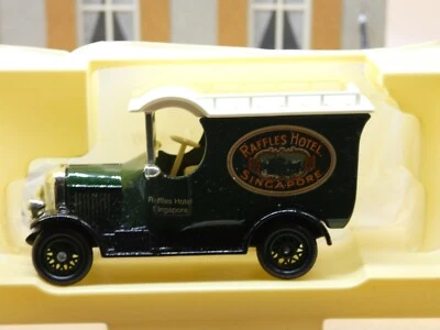 CAMIONNETTE VAN "RAFFLES HOTEL SINGAPORE" 1/50 Lledo DAYS GONE comme neuf - Photo 1/4