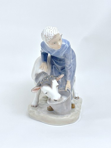 Royal Copenhagen -- Girl with Calf. No 799 - Picture 3 of 11