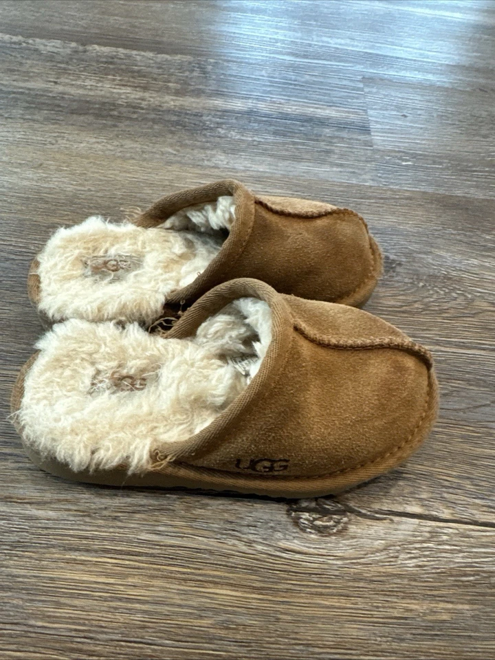 Zapatillas UGG Niños Talla 10 Marrón Cena Cómodas Foto 2 de 4