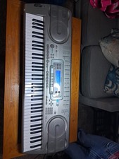 Piano Casio 76-Key Workstation Keyboard WK330...