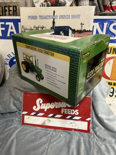 1/16 John Deere 4320 Tractor W/ Cab & Rear Duals - Picture 2 of 3
