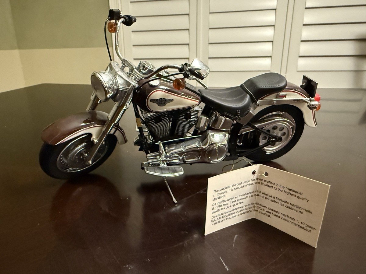 1/10 Franklin Mint 1998 Harley Davidson Fat Boy Motorcycle 1/10 Franklin Mint 1998 Harley Davidson Fat Boy Motorcycle