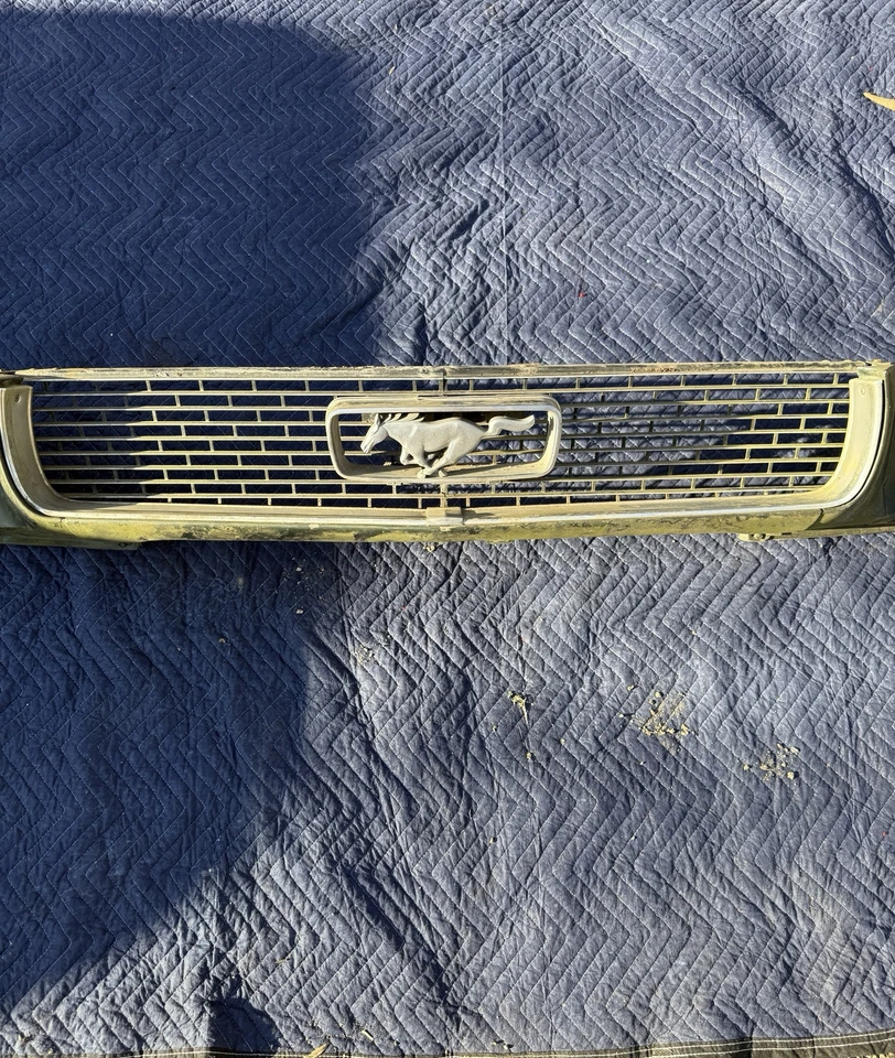 Ford Mustang 1965 1966 conjunto de soporte de faros de parrilla Foto 4 de 4