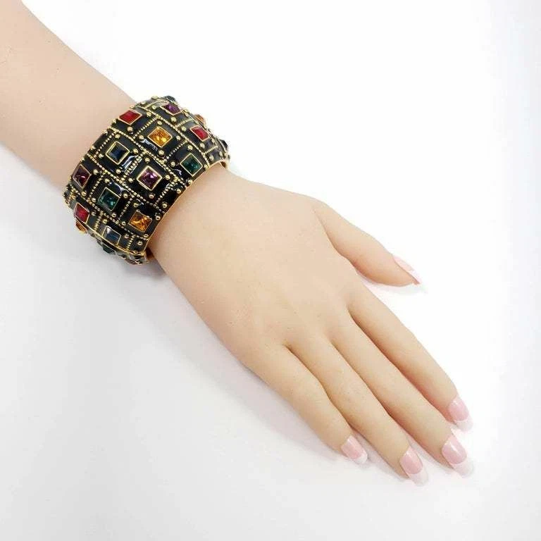 Brazalete KJL Kenneth Jay Lane Deco Joyas, Esmalte Negro, Cristales, Dorado Foto 2 de 3