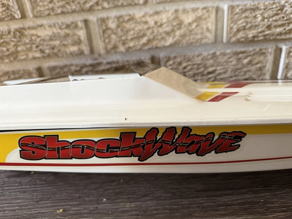 Shockwave 26 Rc boat And Matching Jr Pro Controller Ships Fast! - Image 4 of 4