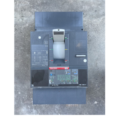 ABB SACE Tmax XT7H 800 Circuit Breaker 600A AC Industrial, Trip Indicator
